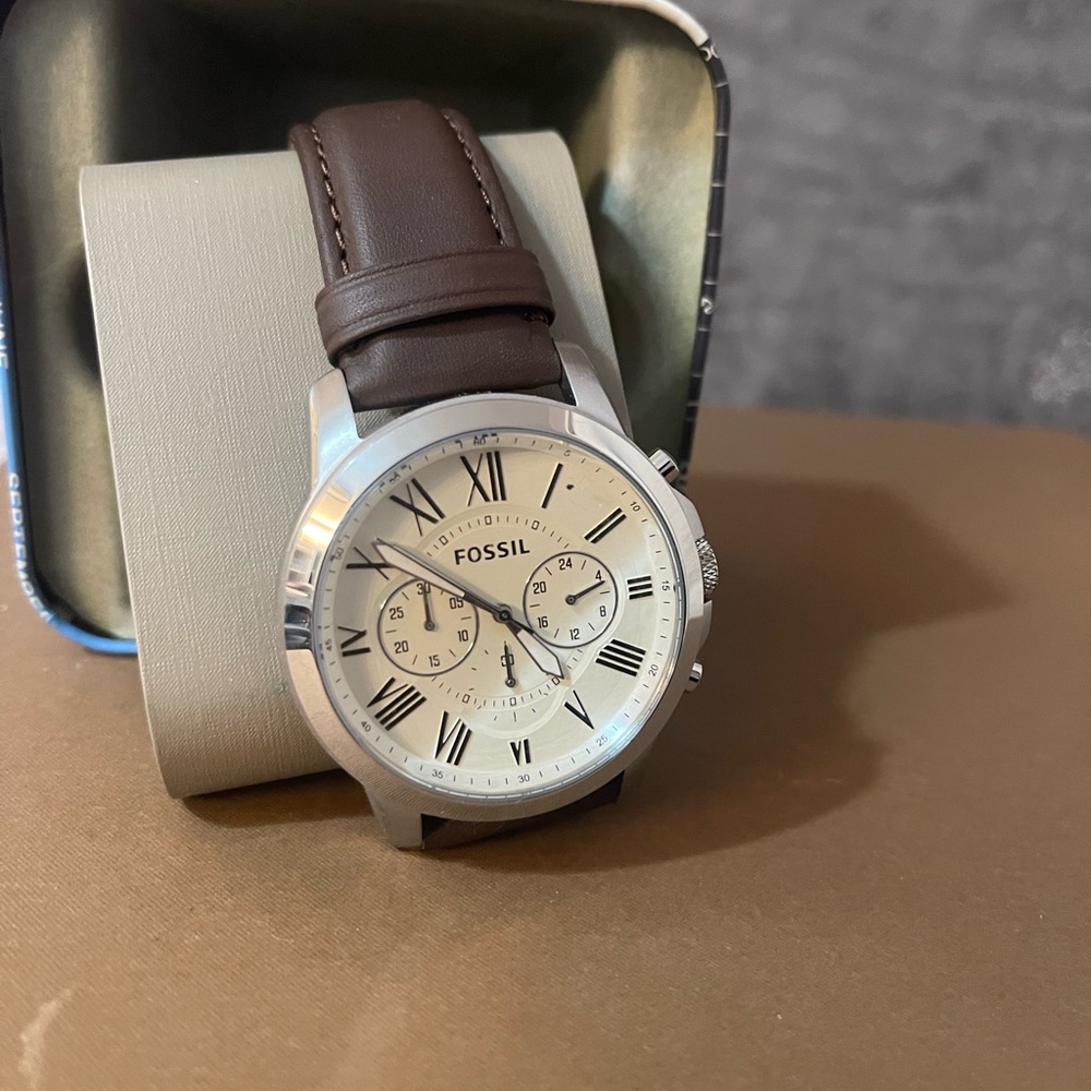 Men’s Fossil watch with leather brown strap